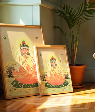 Heitere Illustration einer meditativen Figur auf einem Lotus mit himmlischem Hintergrund