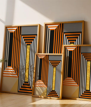 Arte abstracto geométrico con rayas y elemento dorado en naranja, negro y blanco