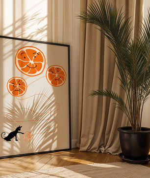 Ilustración juguetona de naranjas con un gato y ovillo de hilo