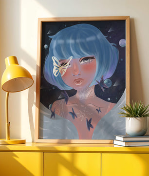 Portrait surréaliste d'une figure mystique aux cheveux bleus et aux papillons