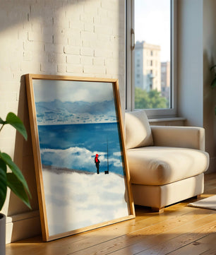 Winterlandschaft mit Person in roter Jacke am Meer