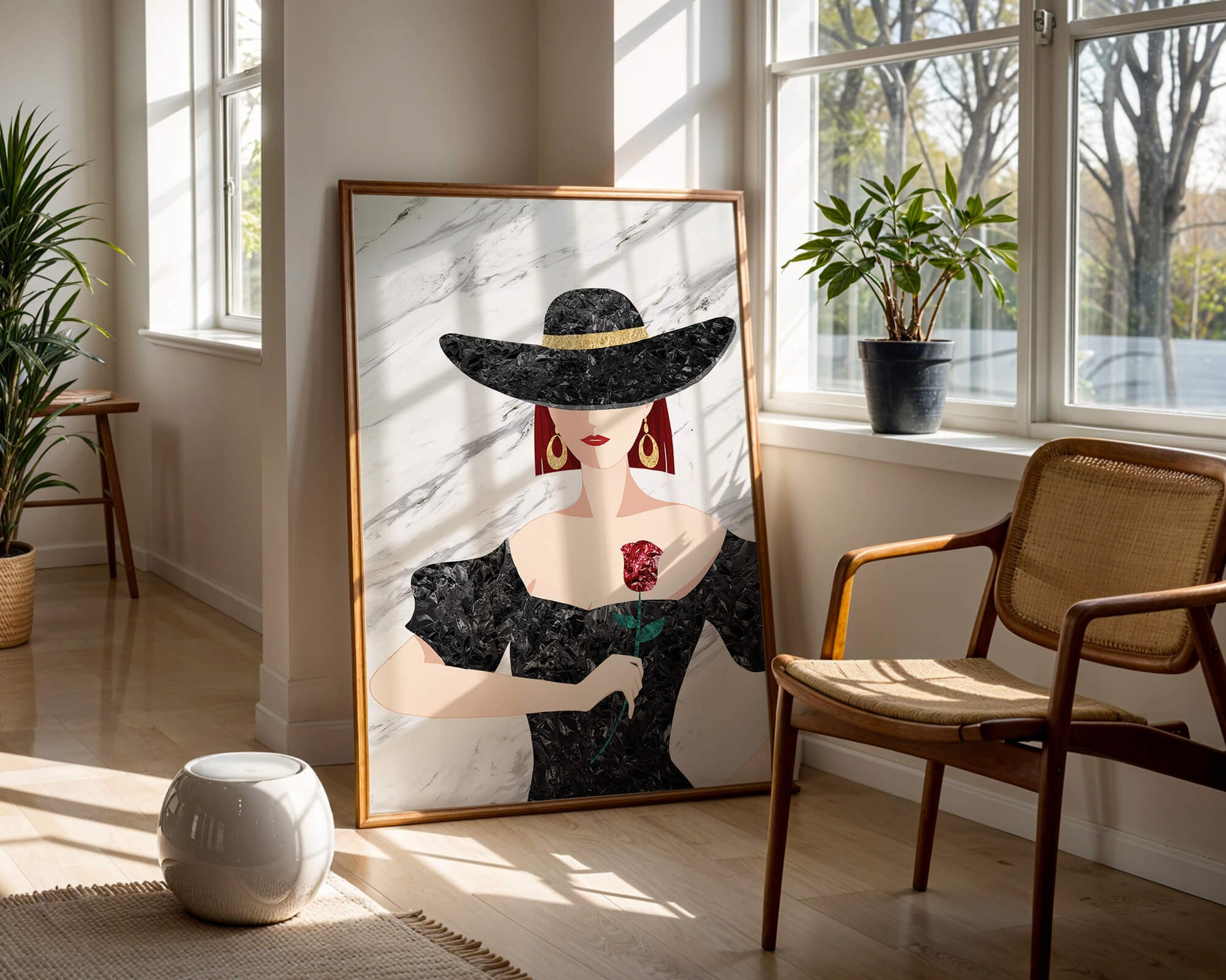 Elegante Frau mit stilvollem schwarzen Hut und roter Rose