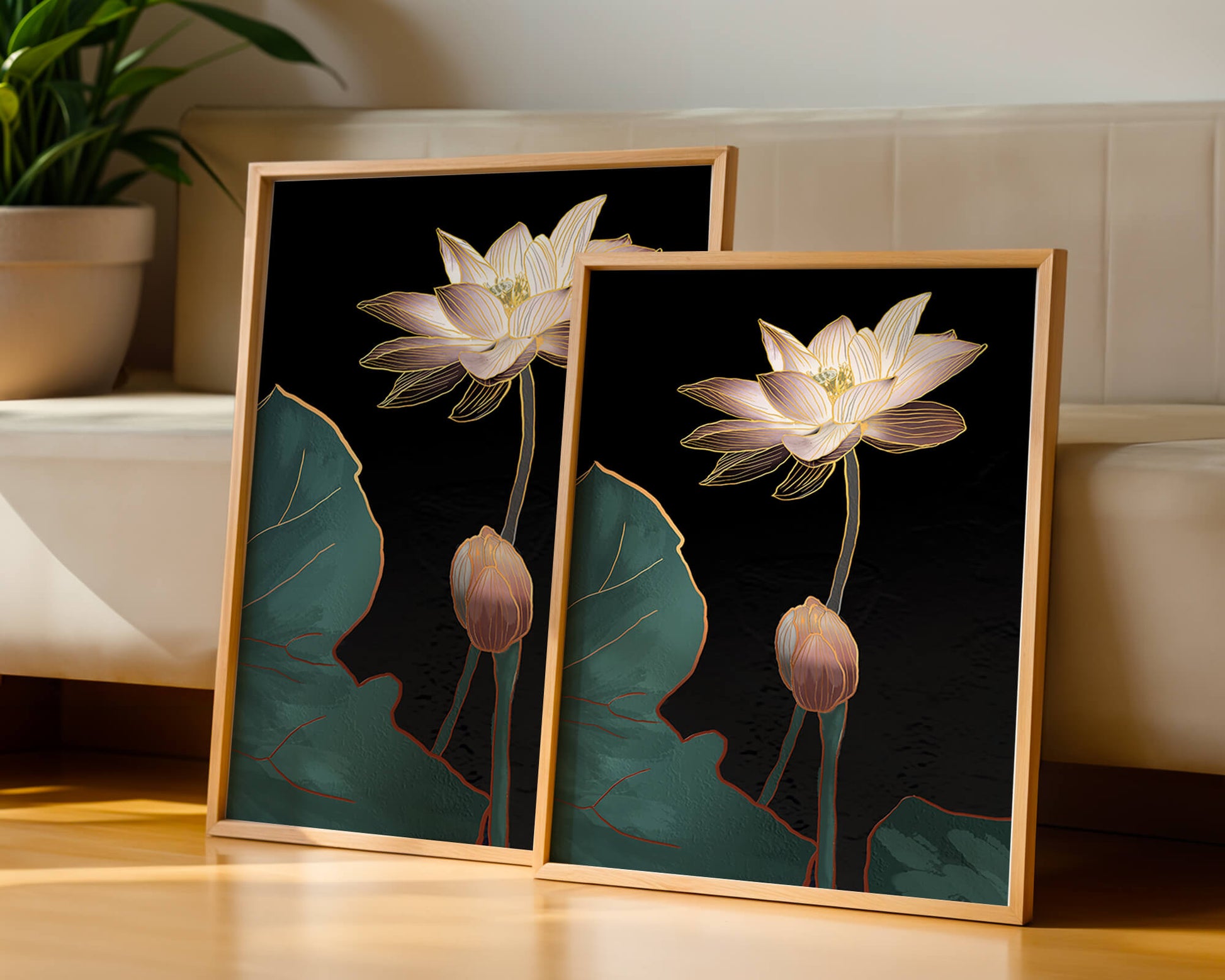 Flor de loto con acentos dorados sobre fondo oscuro.