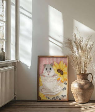Hámster adorable en una taza de té con girasoles y semillas