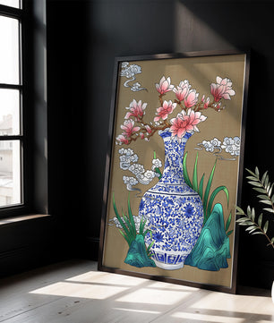 Arreglo floral elegante en un jarrón de porcelana azul y blanco con magnolias