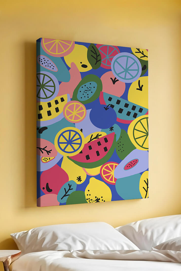 Patrón abstracto de frutas vibrantes con cítricos y melones sobre fondo azul