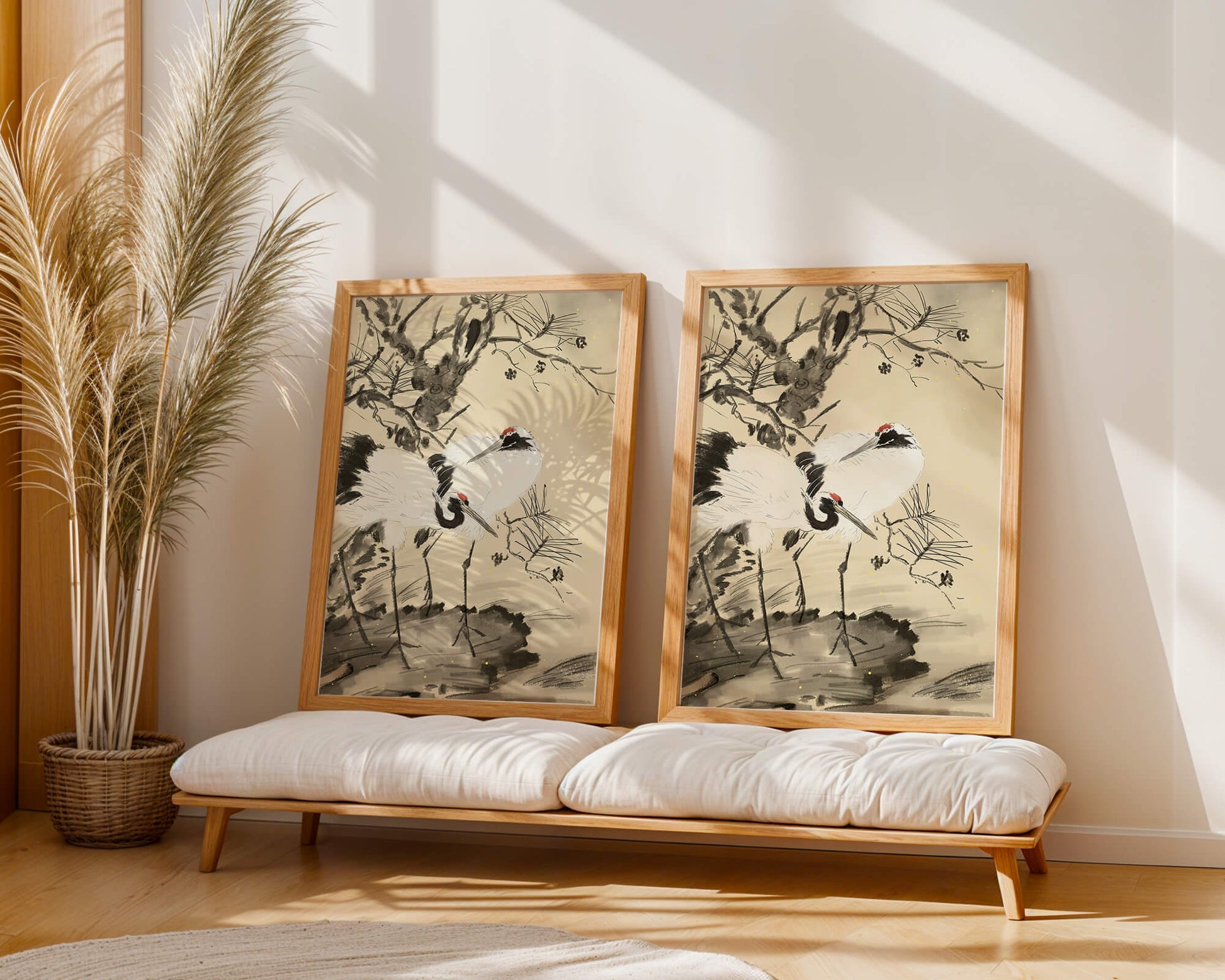Pintura tradicional japonesa de grullas con pino y detalles dorados