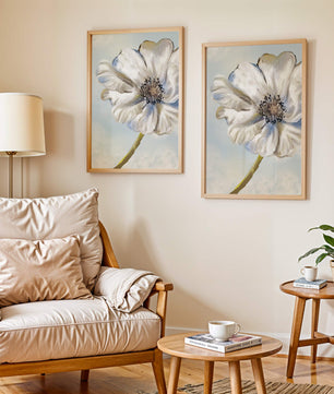 Art captivant de fleurs blanches avec des nuances de bleu sur un fond pastel