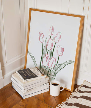 Wunderschöne rosa Tulpen mit grünen Blättern auf einer minimalistischen Leinwand