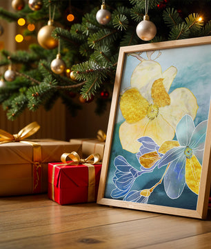 Arte floral abstracto con detalles dorados y tonos azules