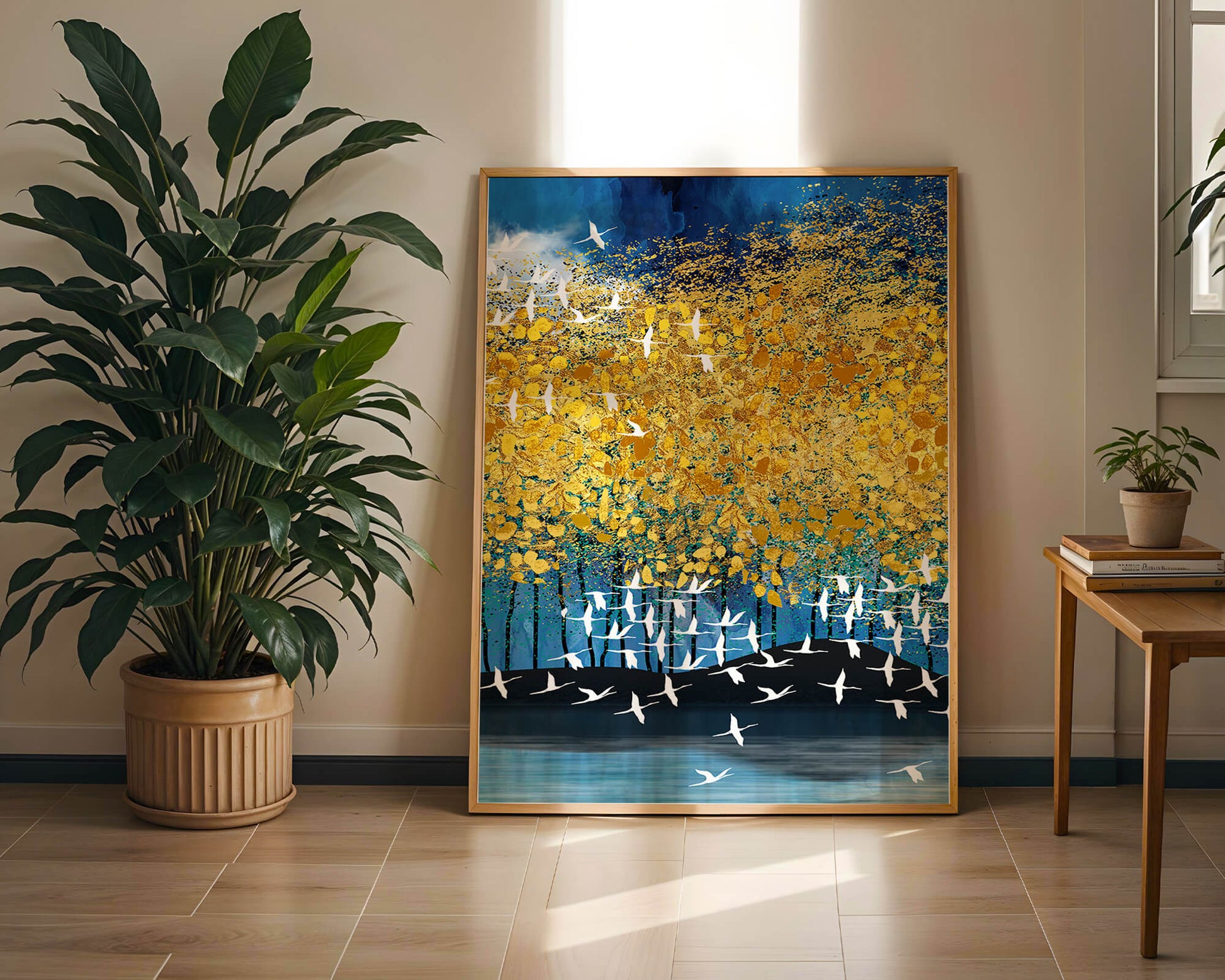 Paisaje abstracto con follaje dorado y pájaros volando