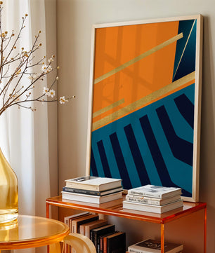 Moderne geometrische Abstraktion mit goldenen Elementen und kräftigen Farben 