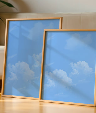Cielo azul brillante con nubes blancas esponjosas