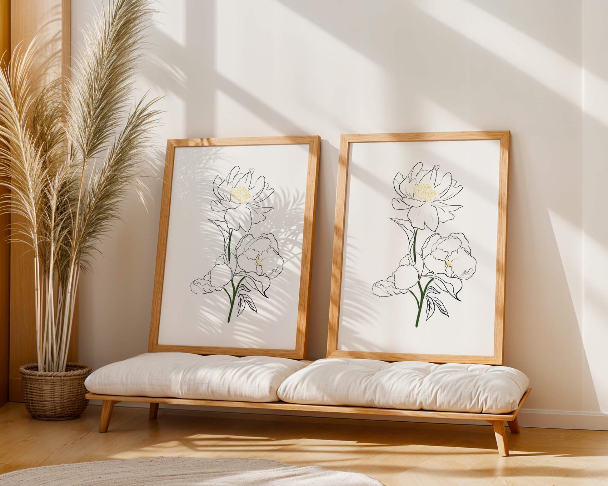 Elegante Pfingstrosen-Linienkunst mit goldenen Akzenten