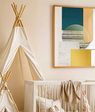 Abstraktes geometrisches Design mit Texturen und goldenen Akzenten