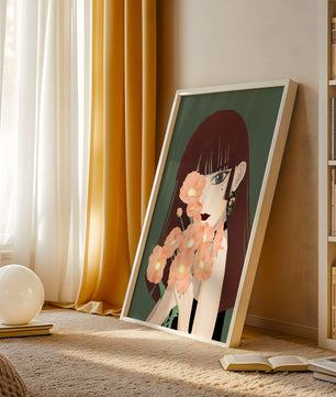 Porträt einer Frau mit Blumenstrauß und elegantem Ohrring