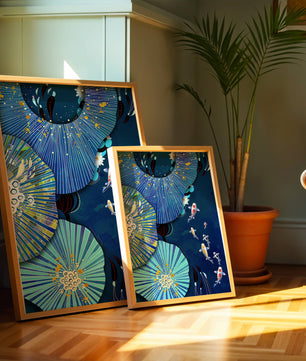 Scène sous-marine vibrante avec des carpes koï et un motif floral abstrait