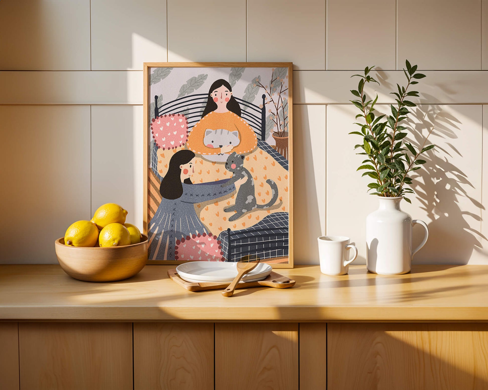 Escena interior acogedora con mujeres, gatos y elementos decorativos