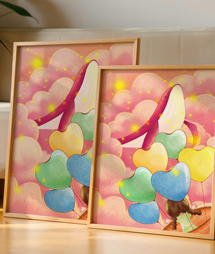 Globos con forma de corazón y ballena en una escena caprichosa y colorida