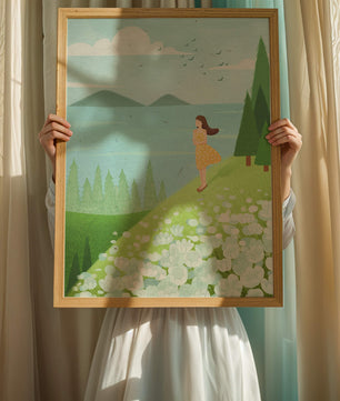 Femme en robe jaune sur une colline avec fleurs et arbres