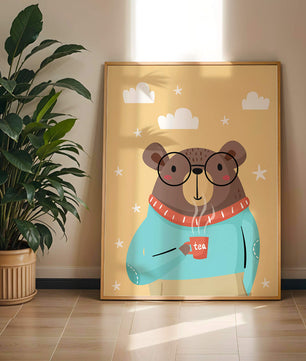 Ilustración de un oso acogedor disfrutando del té con gafas