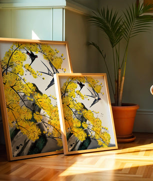 Representación artística de golondrinas entre flores amarillas vibrantes