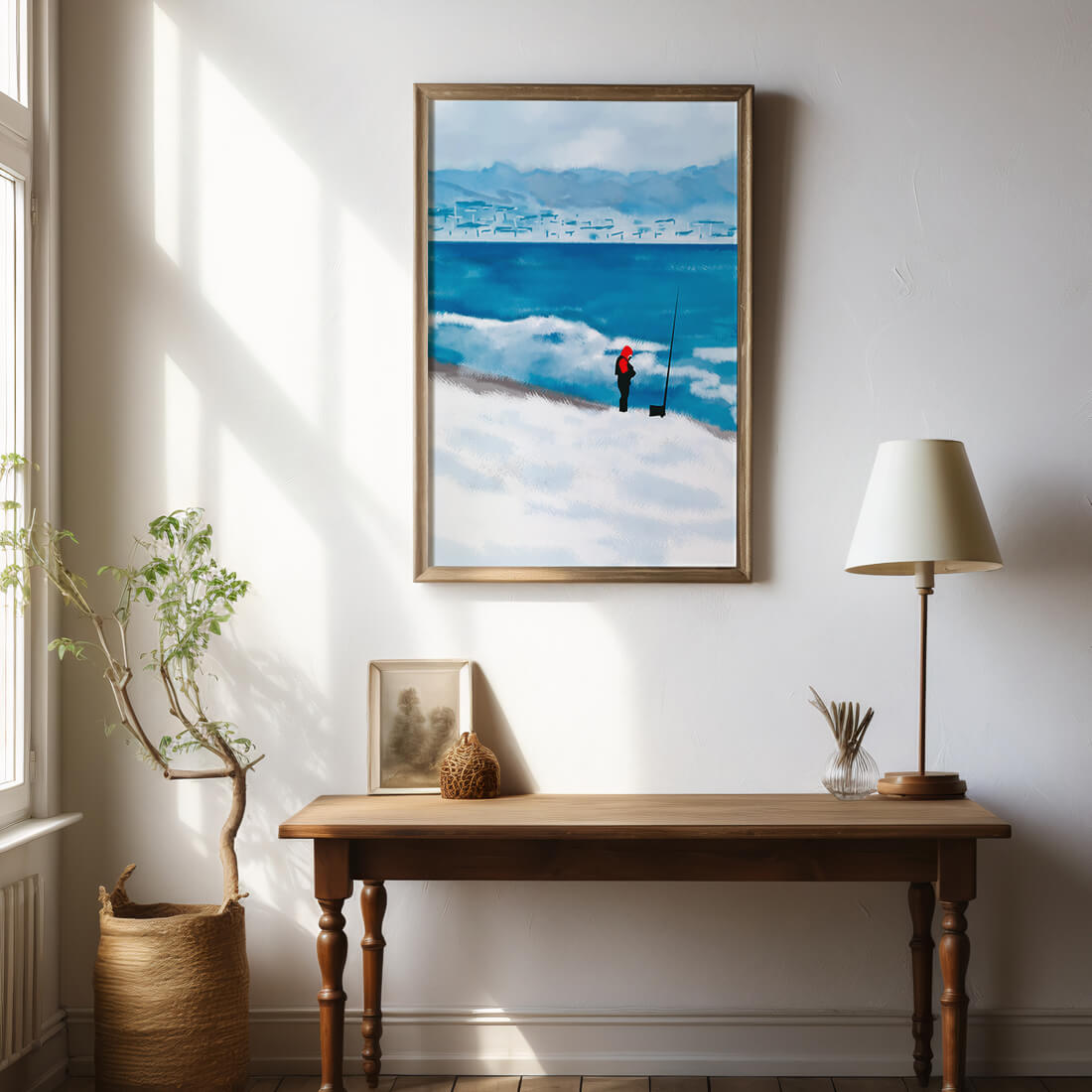 Winterlandschaft mit Person in roter Jacke am Meer