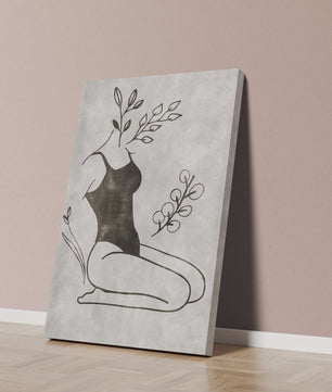 Abstrakte Frau mit botanischen Elementen im minimalistischen Stil