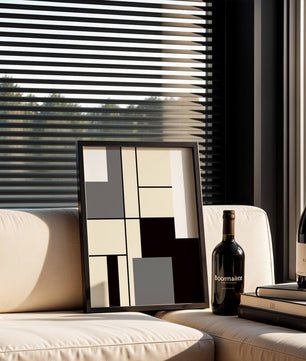 Abstraktes geometrisches Design mit gedämpften Farbtönen und kräftigen Linien