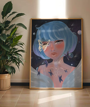 Portrait surréaliste d'une figure mystique aux cheveux bleus et aux papillons