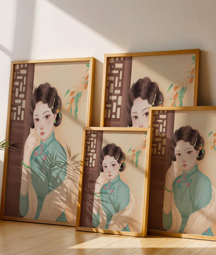 Elegante retrato de una mujer con atuendo tradicional y accesorios de jade
