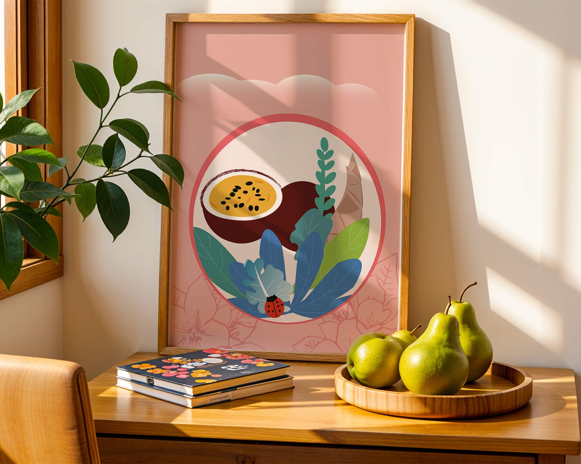 Ilustración de frutas tropicales y hojas con una mariquita sobre un fondo rosa