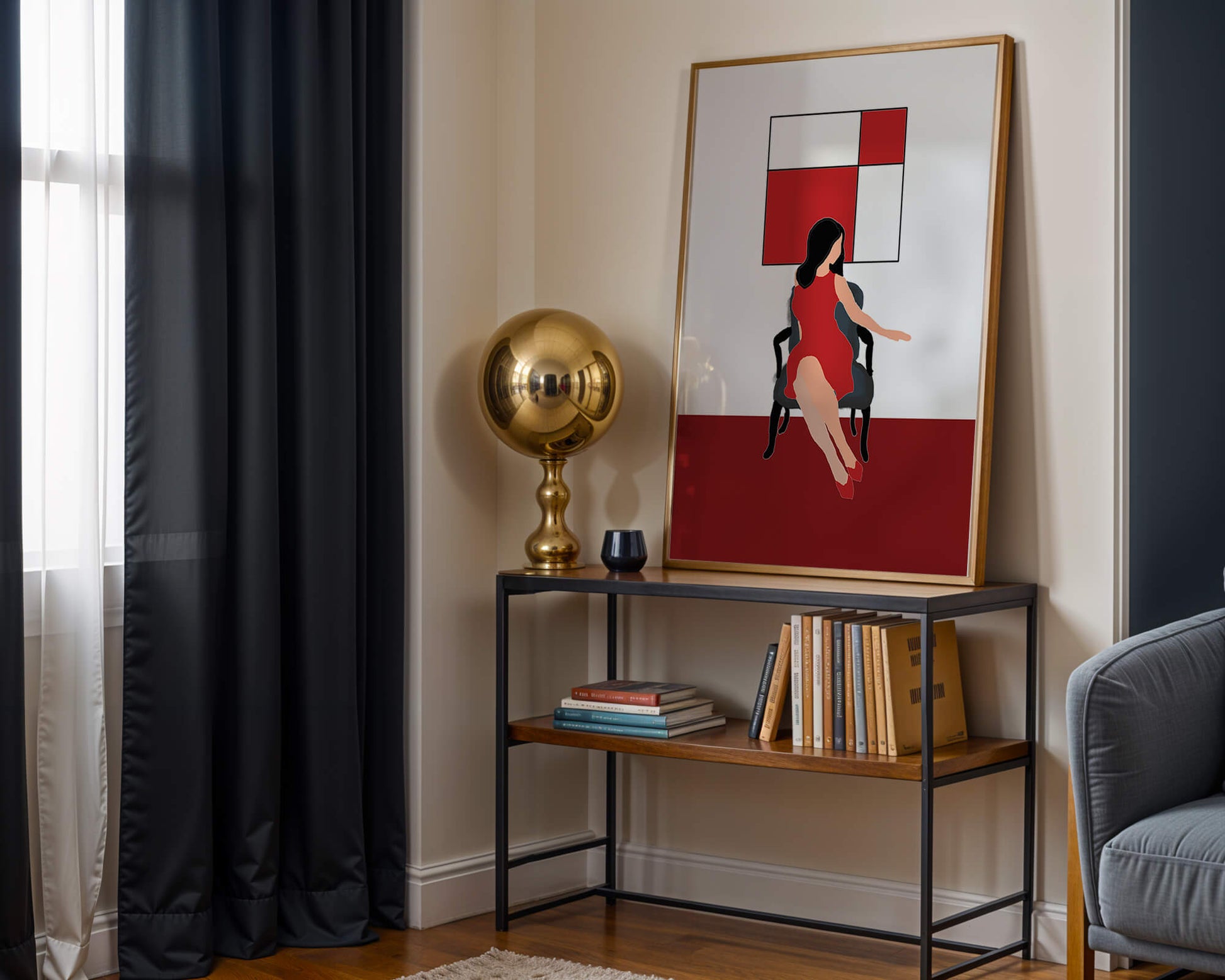 Mujer abstracta en vestido rojo sentada en una silla con arte geométrico en la pared