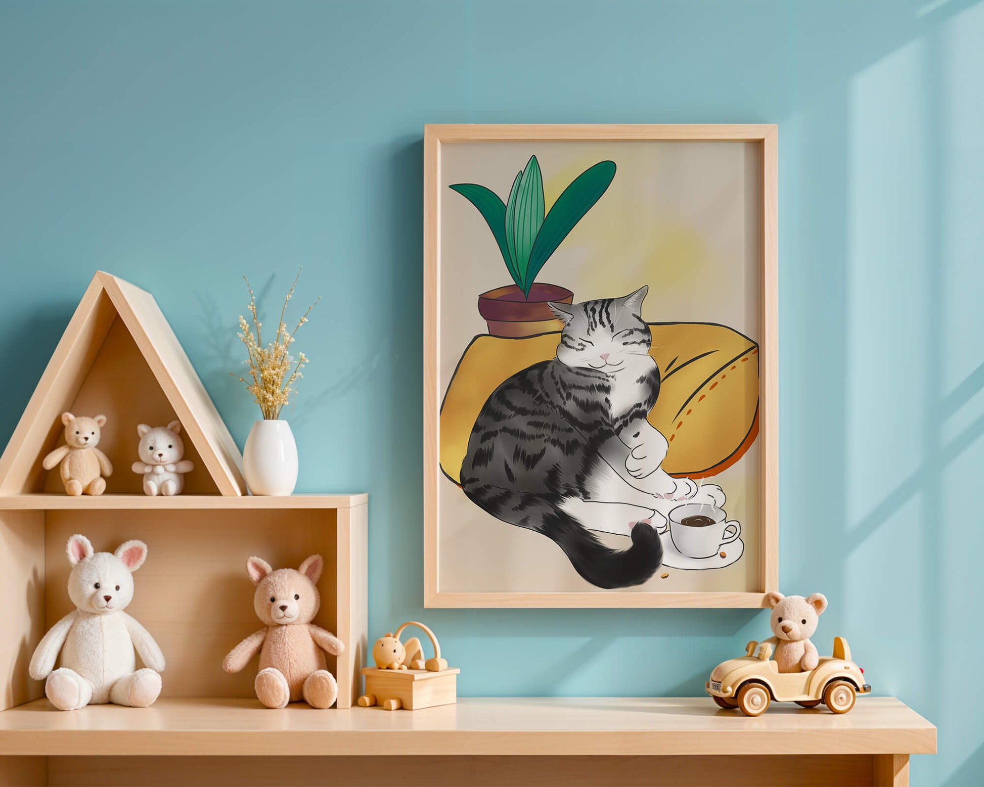 Entspannte Katze mit Kaffee und Pflanze auf gemütlichem Kissen