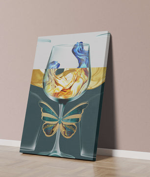 Cristallo con scultura di liquido e arte di farfalla