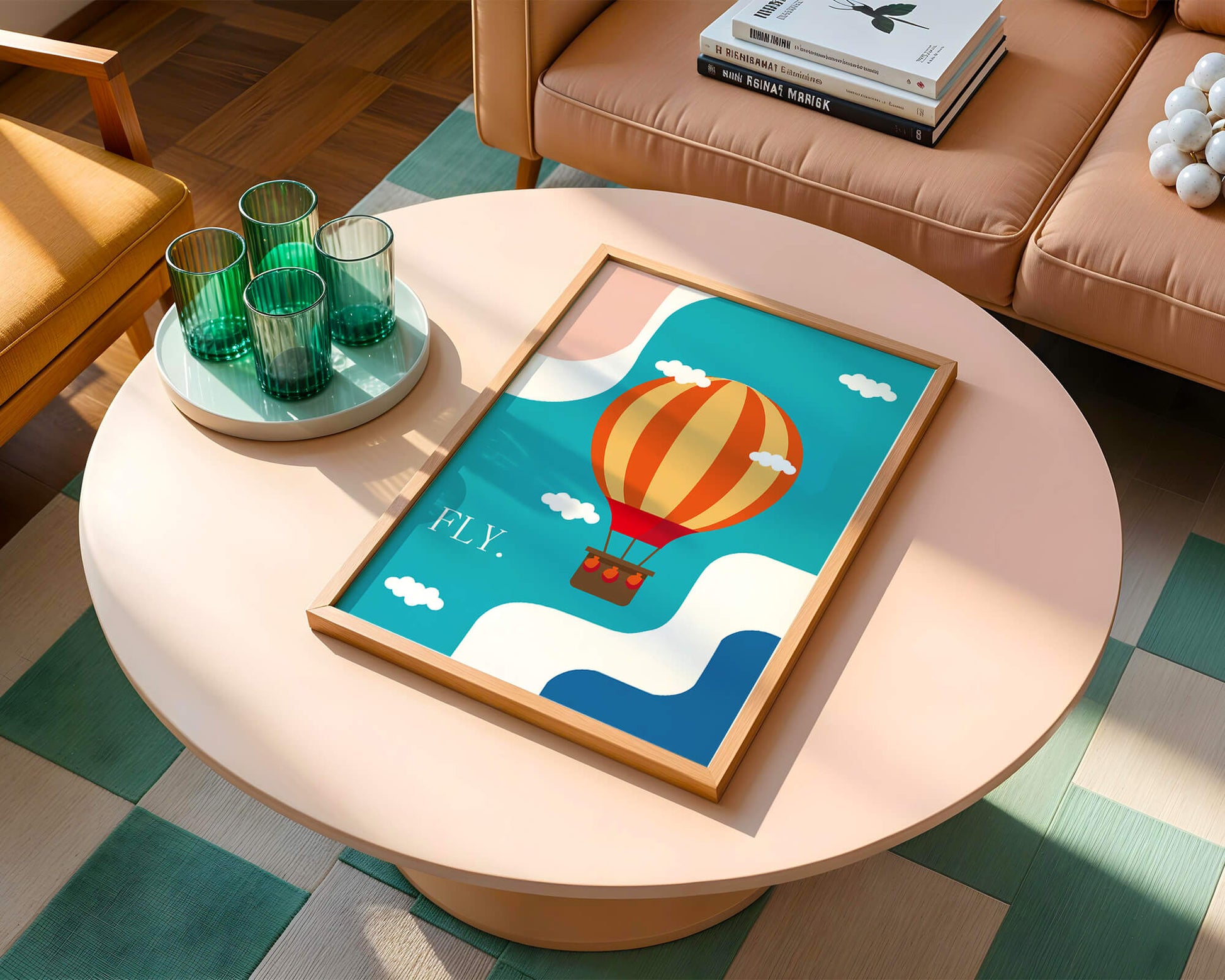 Bunte Heißluftballon-Illustration mit Wolken und abstrakten Formen