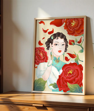Mujer elegante rodeada de vibrantes flores y pétalos rojos