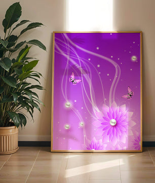 Design floral violet rêveur avec des papillons et des perles