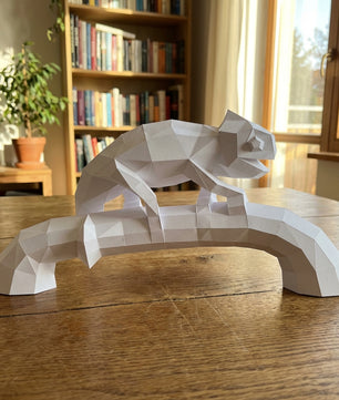 Geometric chameleon papercraft on stick, 3D DIY sculpture kit, 44x9x21 cm, modern animal decor for desk or workspace - Mi tienda