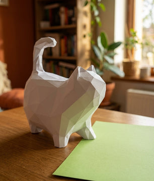 Cat polygonal paper figure for assembly 30 x 33 x 16 – papercraft DIY craft, sculptural cardboard cat for modern home decoration - Mi tienda