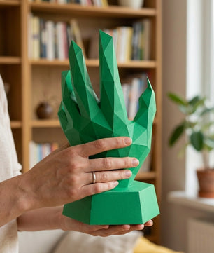 Papercraft hand on stand 3D polygonal paper figure for assembly 40x26x20, 59 parts – DIY craft jewelry holder, sculptural cardboard hand for modern decor - Mi tienda