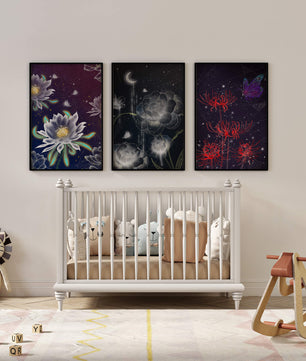 Pared Decorada con Conjunto de Tres Lienzos de Flores y Elementos Naturales