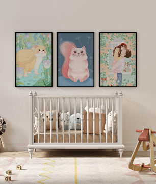 Ensemble de trois tableaux avec des chats et un design floral dans des tons pastel