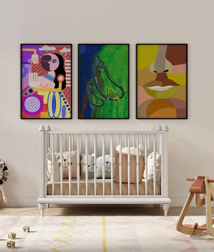 Ensemble d'affiches modernes sur le mur du salon