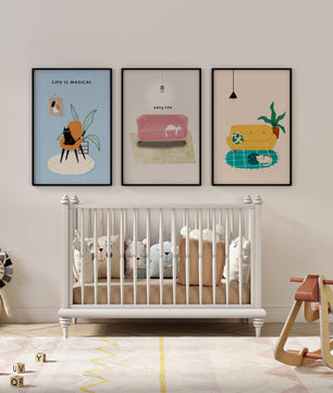 Imágenes minimalistas de gatos y muebles en marcos de madera