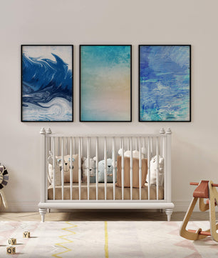 Décoration moderne avec triptyque d'art abstrait dans les tons bleus et beige
