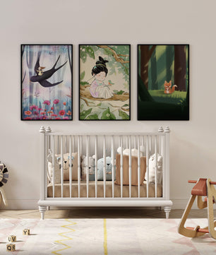 Set de impresiones artísticas infantiles en un espacio luminoso