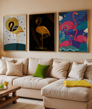 Triptyque de flamants roses avec détails dorés et design moderne