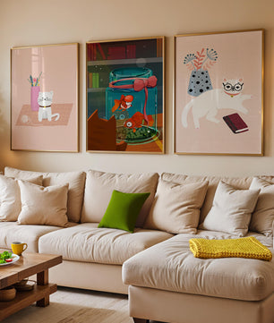 Ensemble de tableaux modernes avec des chats et un aquarium