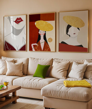 Triptyque moderne avec touches dorées et minimalisme